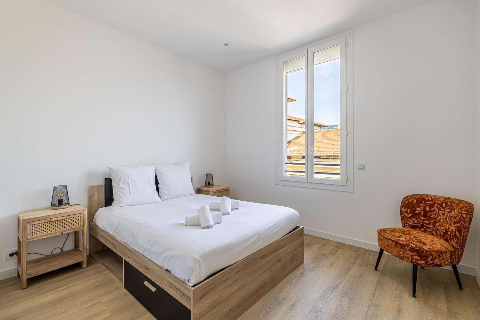 Appartement Le Merle Au Calme En Centre-ville, Position Strategique Proche Du Palais, Plages Et Commerces *