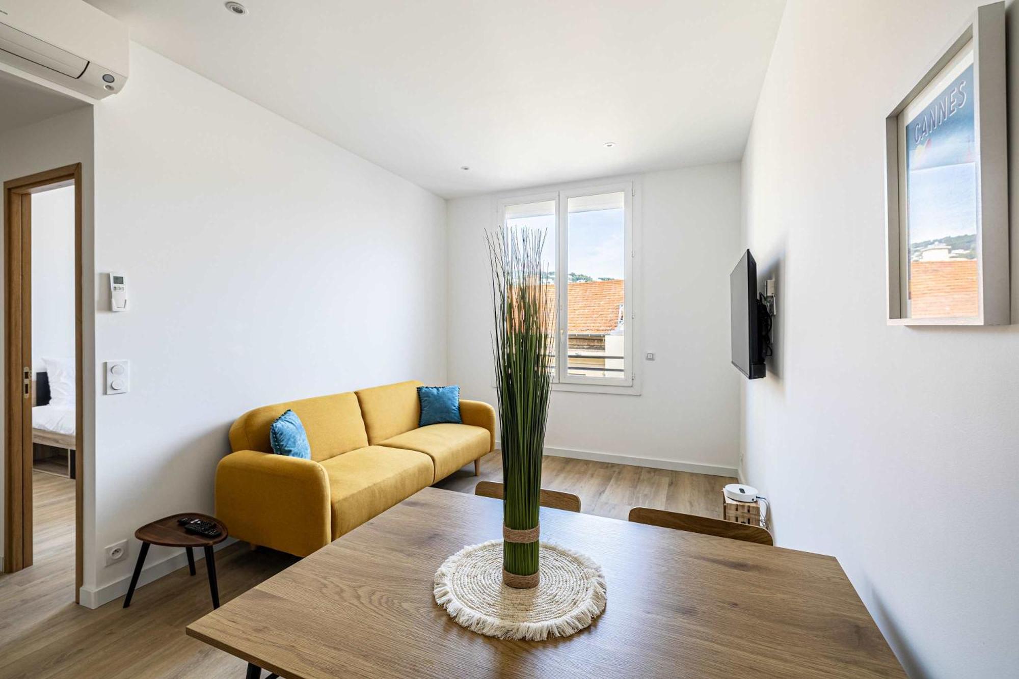 Appartement Le Merle Au Calme En Centre-ville, Position Strategique Proche Du Palais, Plages Et Commerces *